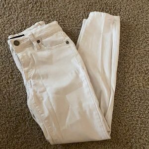 White skinny capri pants